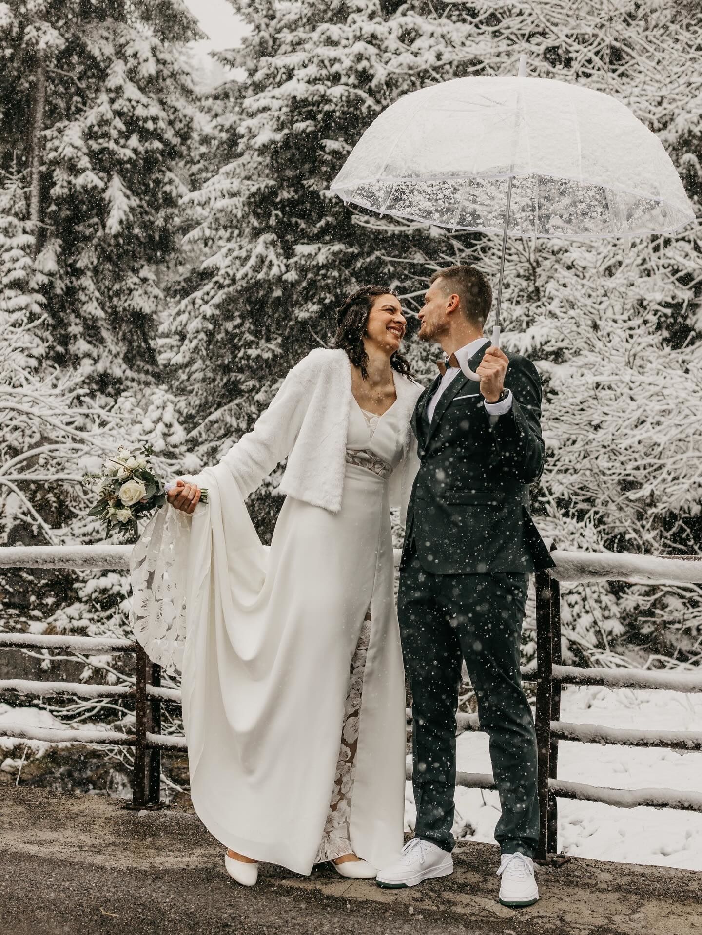 Mars, et un mariage sous une neige presque irréelle nnTo...